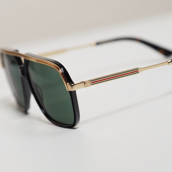 Men's Gucci Sunglasses - Picture 4 of 10